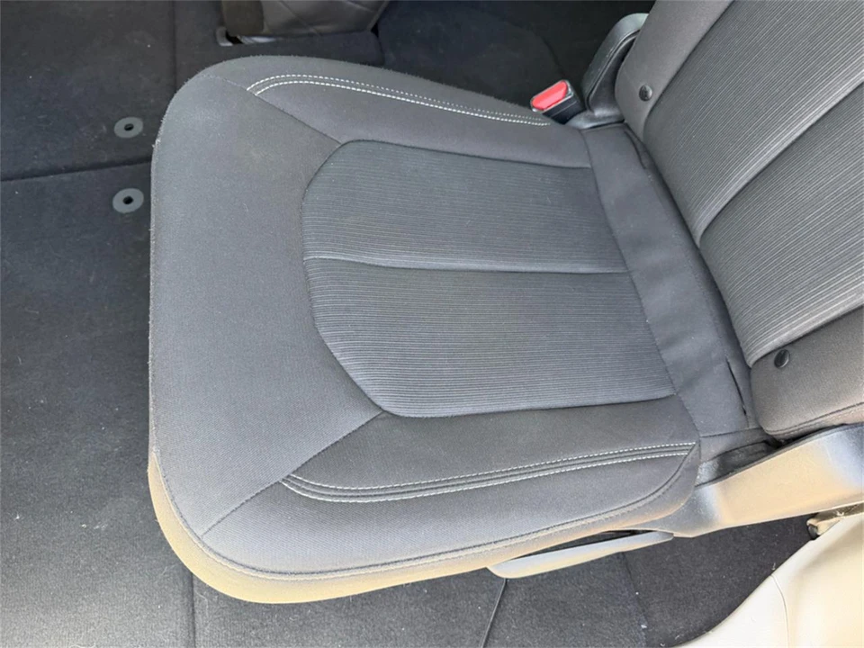 2023 Chrysler Town & Country - Image 28 of 31