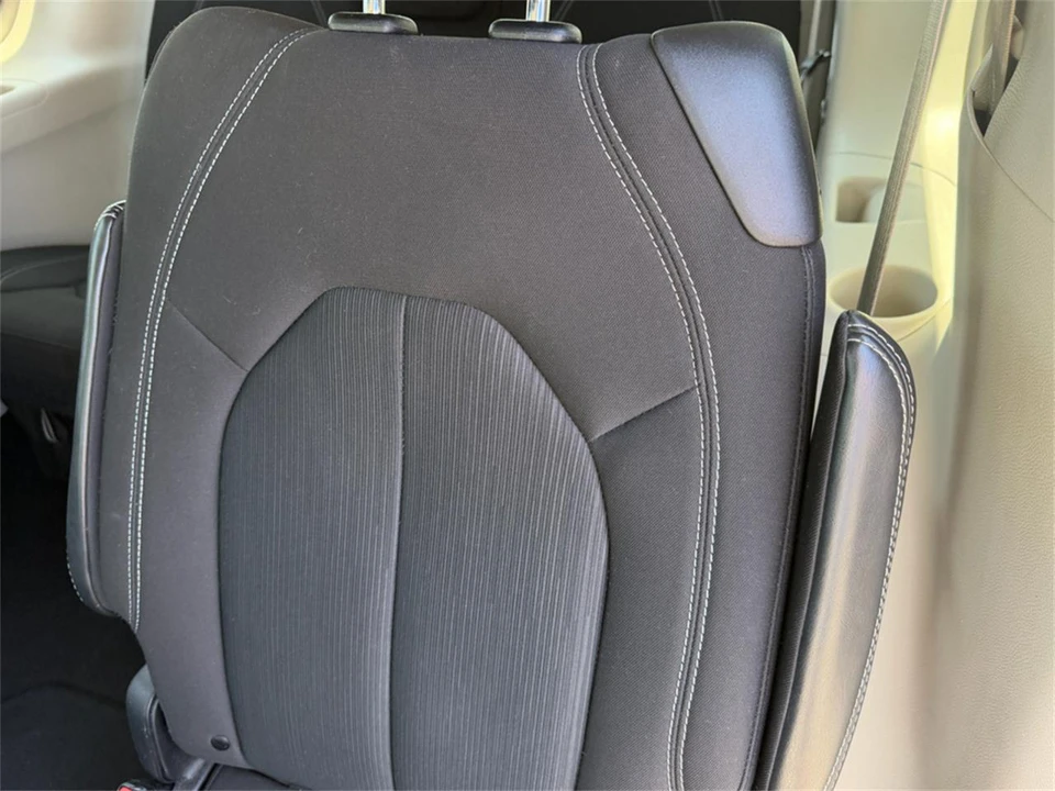 2023 Chrysler Town & Country - Image 27 of 31