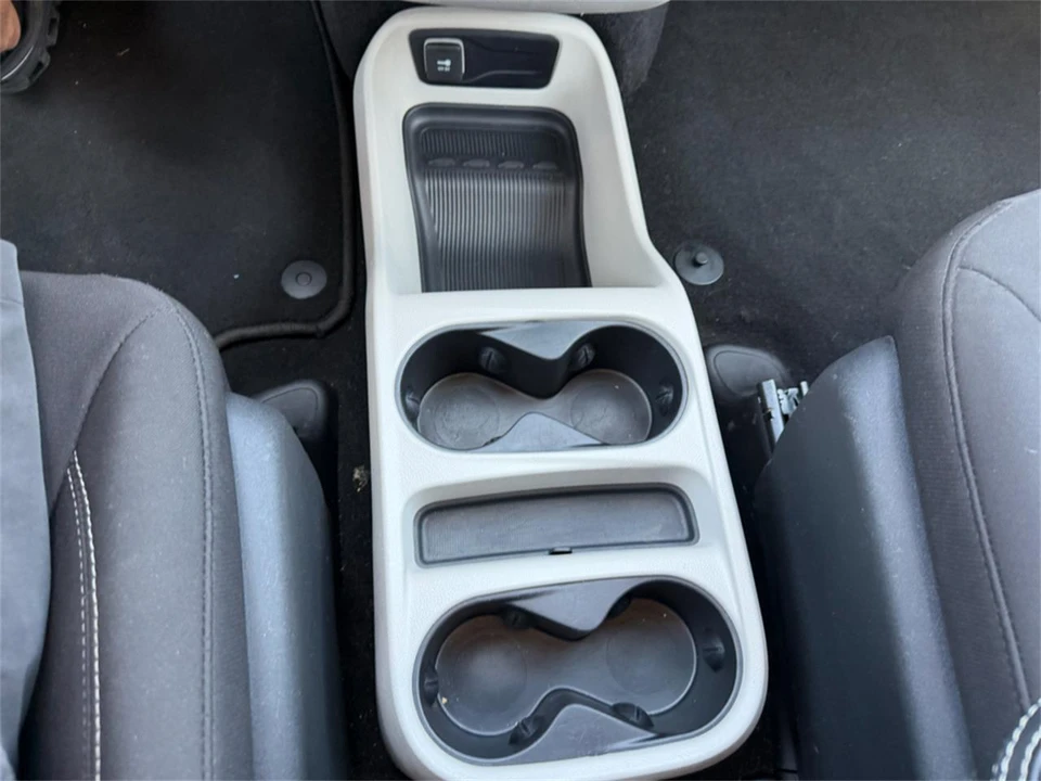 2023 Chrysler Town & Country - Image 25 of 31