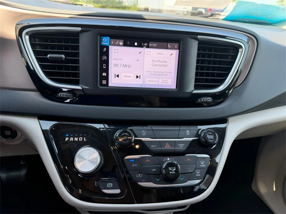 2023 Chrysler Town & Country - Image 21 of 31