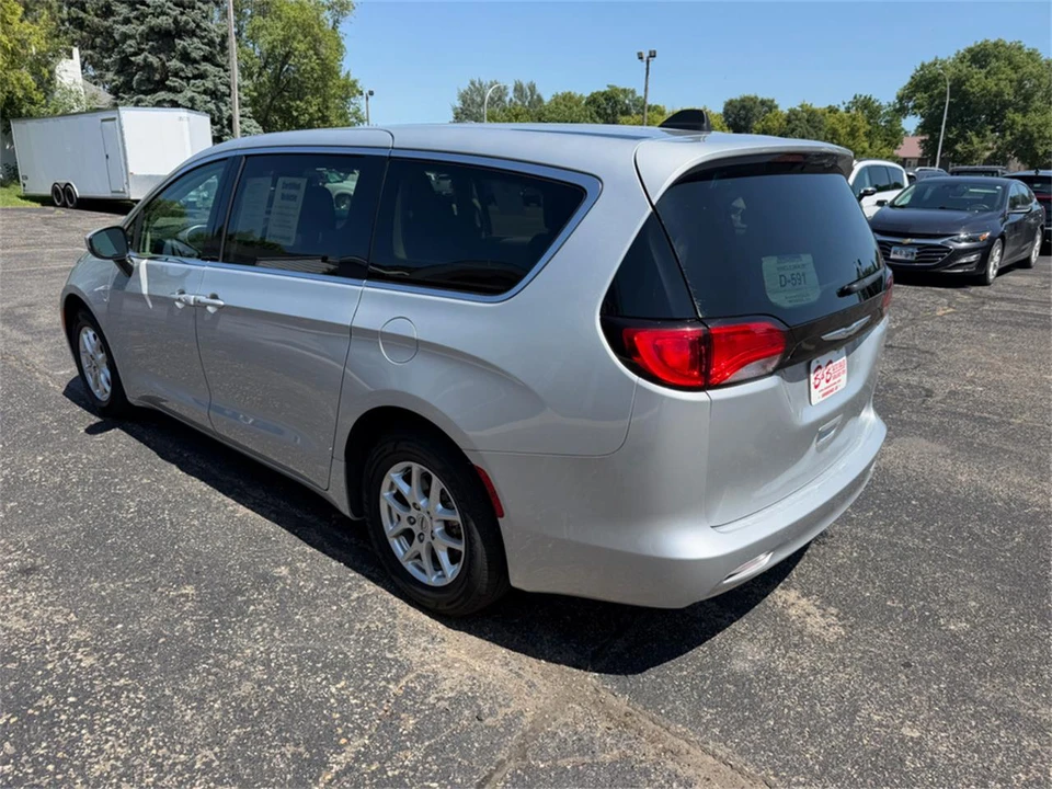 2023 Chrysler Town & Country - Image 9 of 31