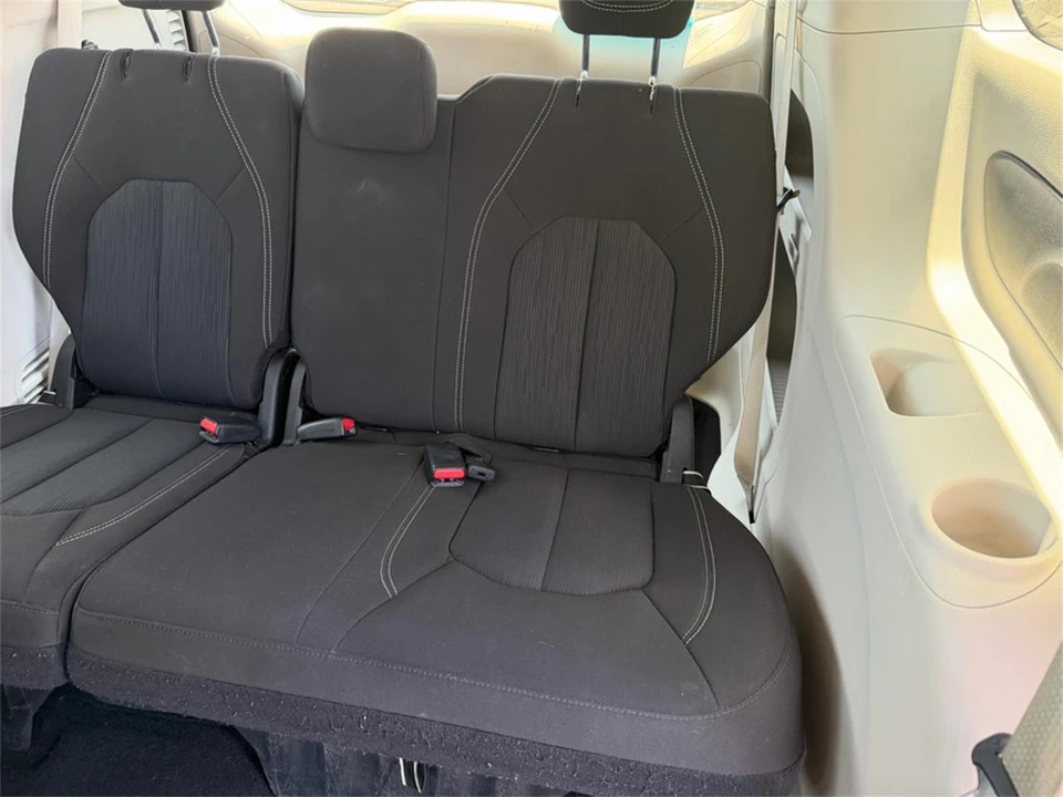 2023 Chrysler Town & Country - Image 29 of 31