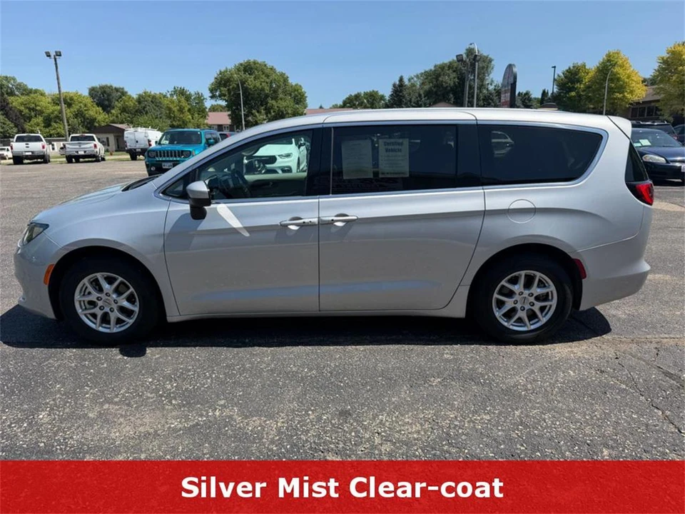 2023 Chrysler Town & Country - Image 7 of 31