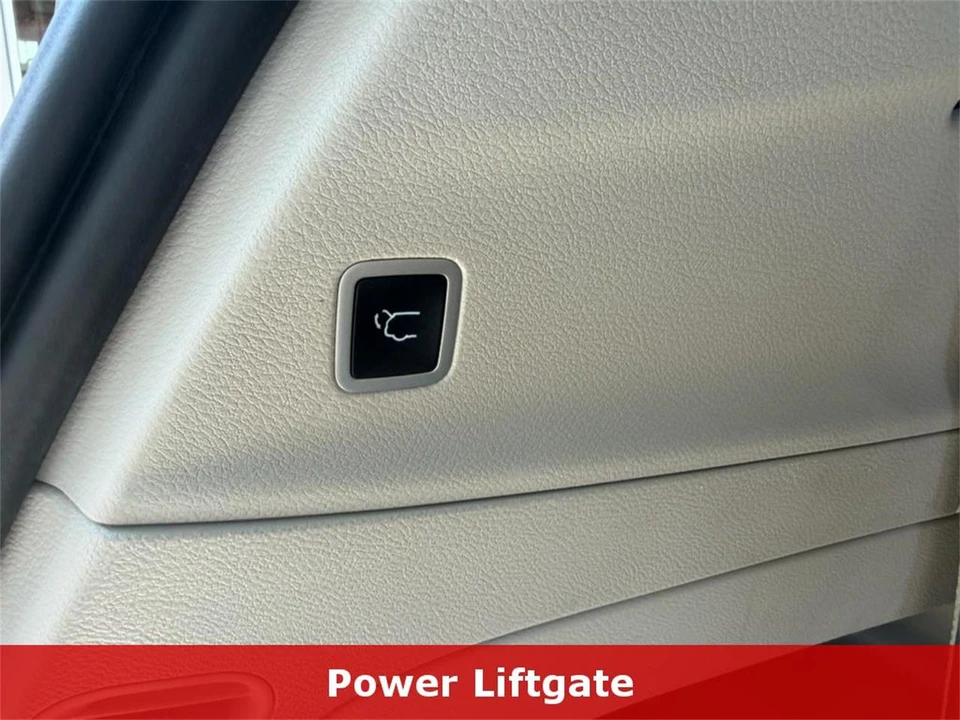 2023 Chrysler Town & Country - Image 31 of 31