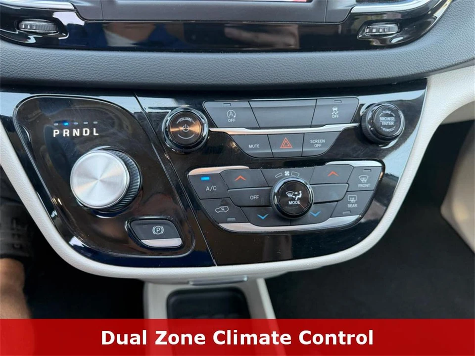 2023 Chrysler Town & Country - Image 23 of 31
