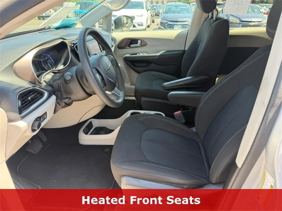 2023 Chrysler Town & Country - Image 2 of 31