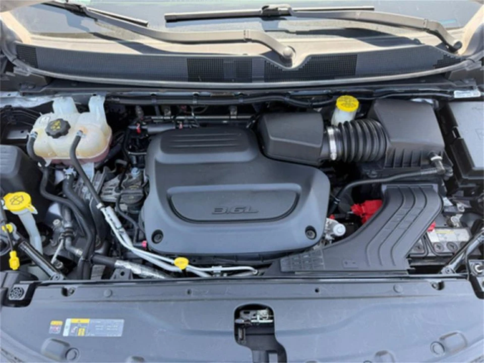 2023 Chrysler Town & Country - Image 8 of 31