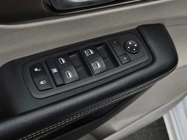2023 Chrysler - Image 10 of 21