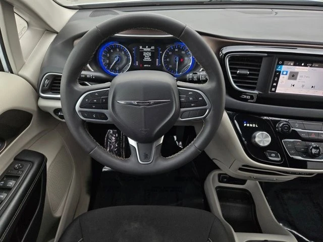 2023 Chrysler - Image 13 of 21