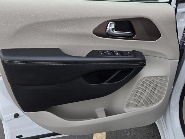 2023 Chrysler - Image 9 of 21