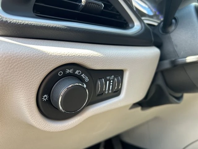 2023 Chrysler - Image 11 of 12