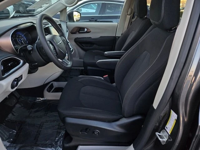 2023 Chrysler - Image 16 of 21