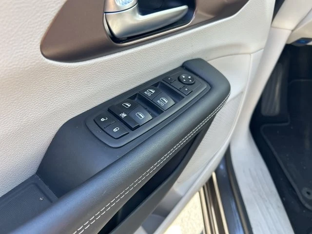 2023 Chrysler - Image 10 of 12