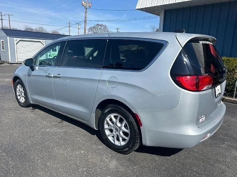 2023 Chrysler - Image 4 of 12