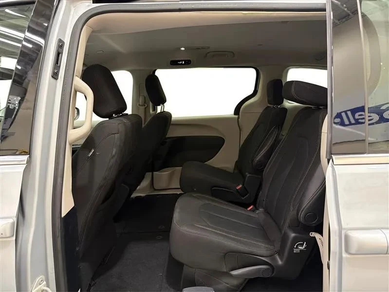 2023 Chrysler - Image 10 of 12