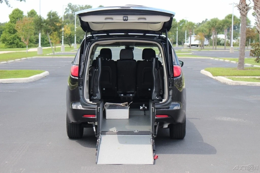 2023 Chrysler - Image 2 of 21