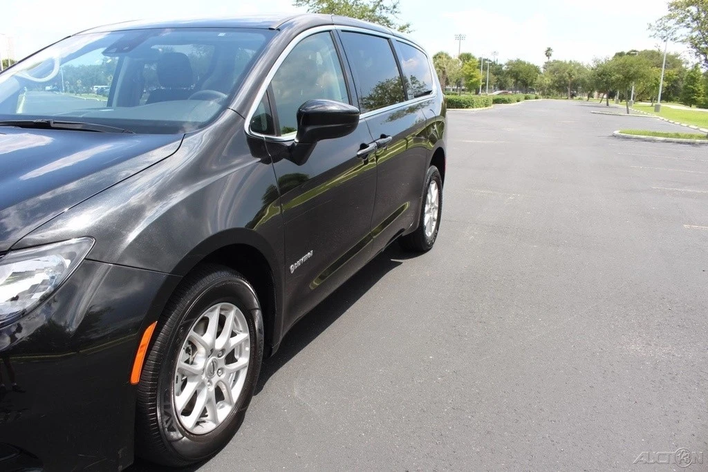 2023 Chrysler - Image 19 of 21