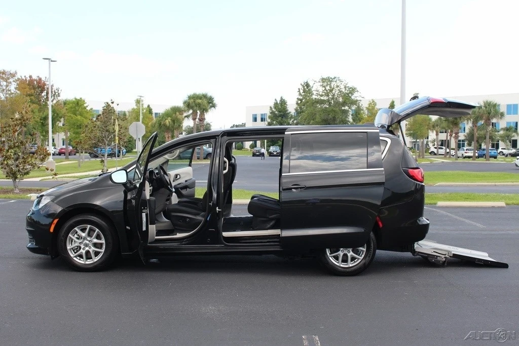 2023 Chrysler - Image 4 of 21