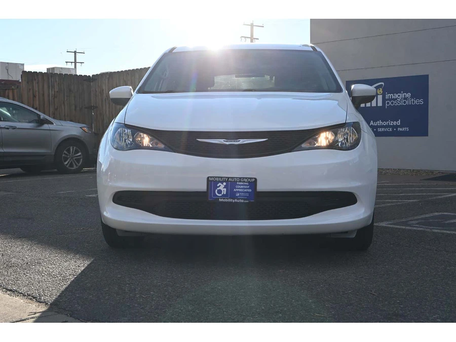 2023 Chrysler - Image 4 of 12