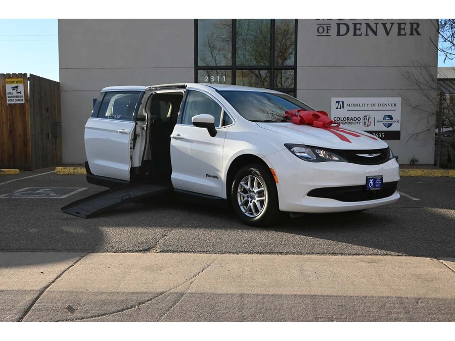 2023 Chrysler - Image 2 of 12