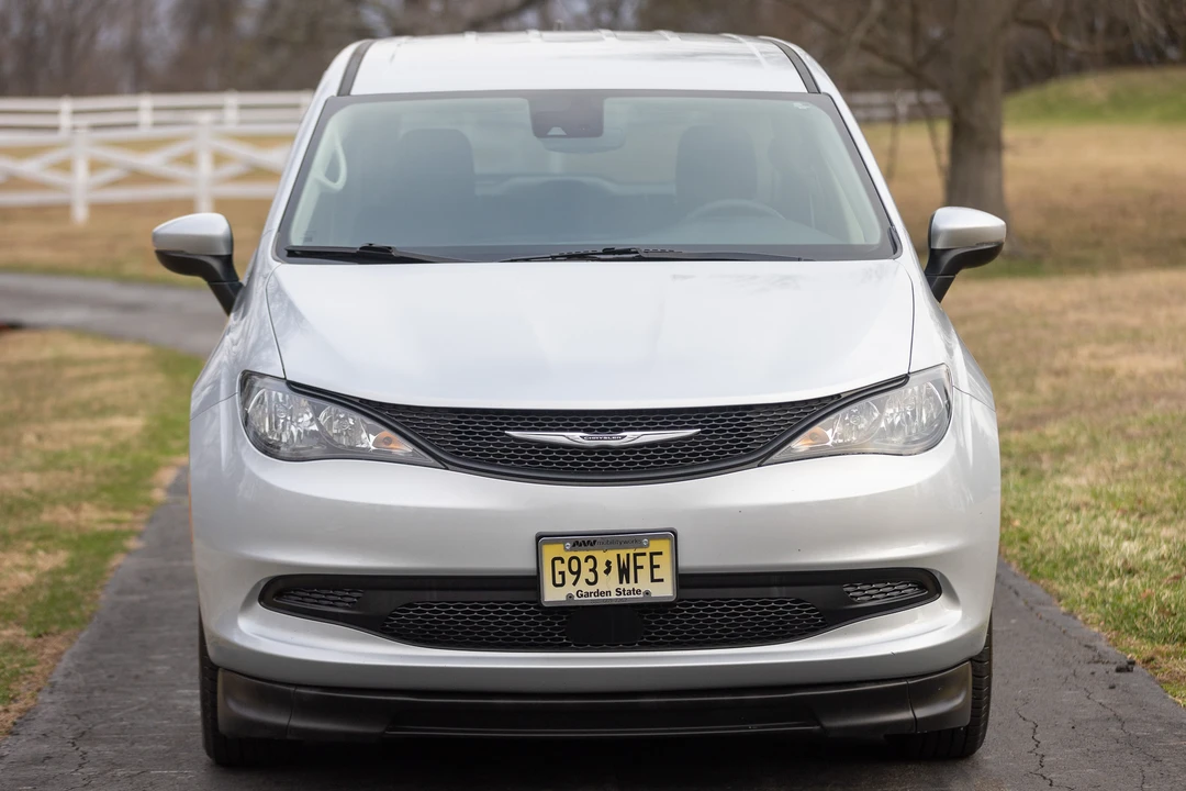 2023 Chrysler - Image 2 of 31