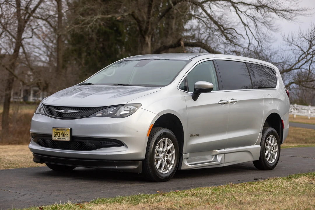 2023 Chrysler - Image 9 of 31