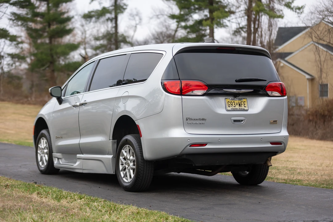 2023 Chrysler - Image 14 of 31