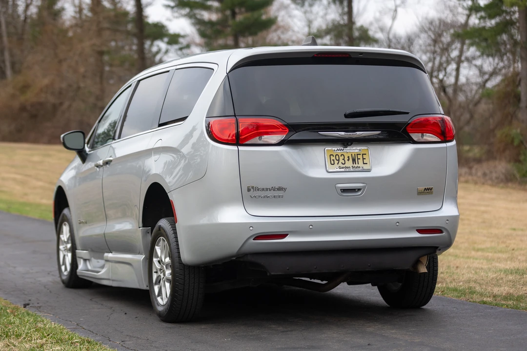 2023 Chrysler - Image 16 of 31