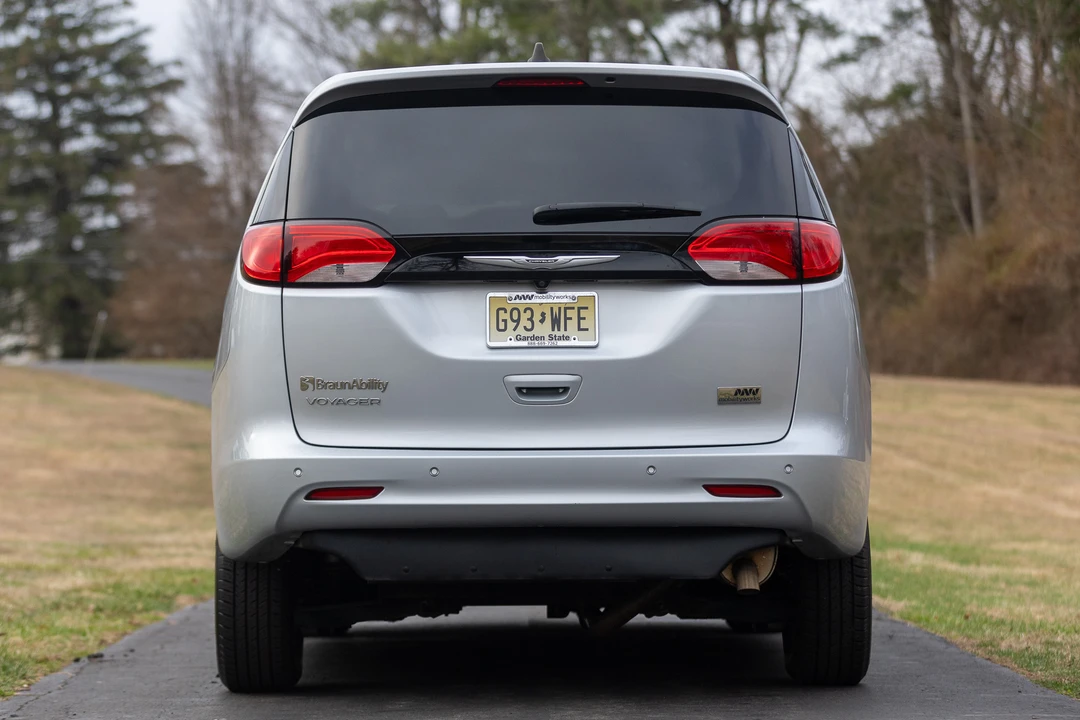 2023 Chrysler - Image 19 of 31