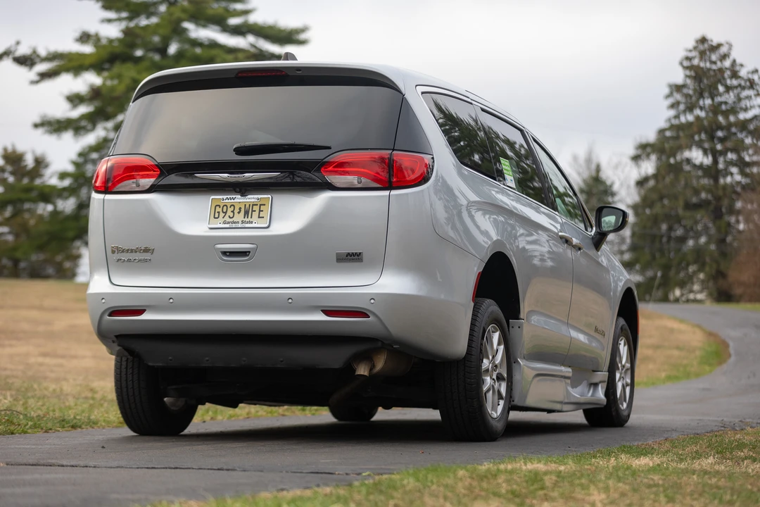2023 Chrysler - Image 21 of 31