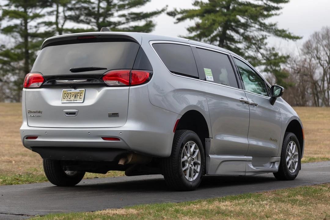 2023 Chrysler - Image 22 of 31