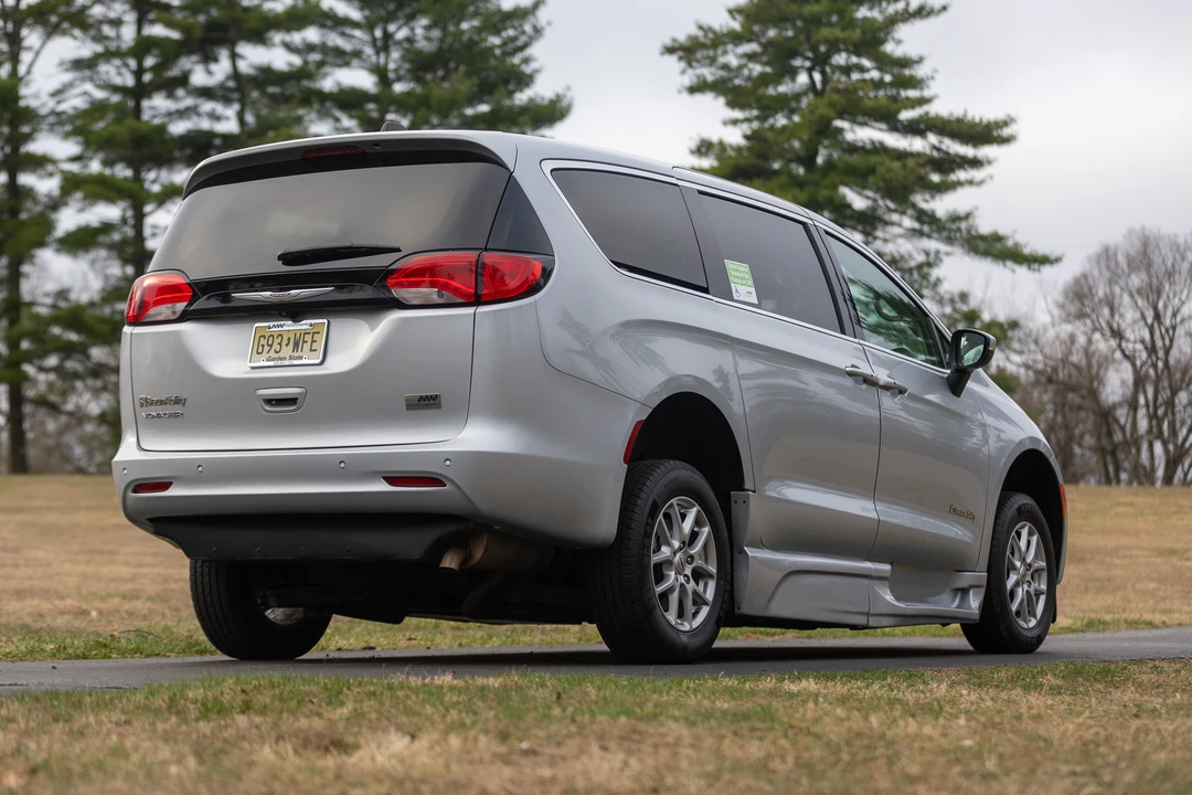 2023 Chrysler - Image 23 of 31