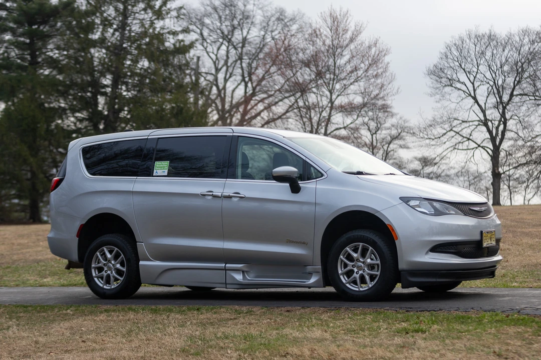 2023 Chrysler - Image 25 of 31