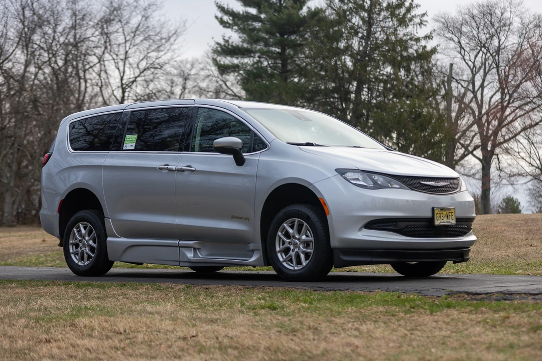2023 Chrysler - Image 26 of 31
