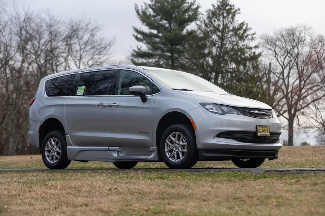 2023 Chrysler - Image 27 of 31