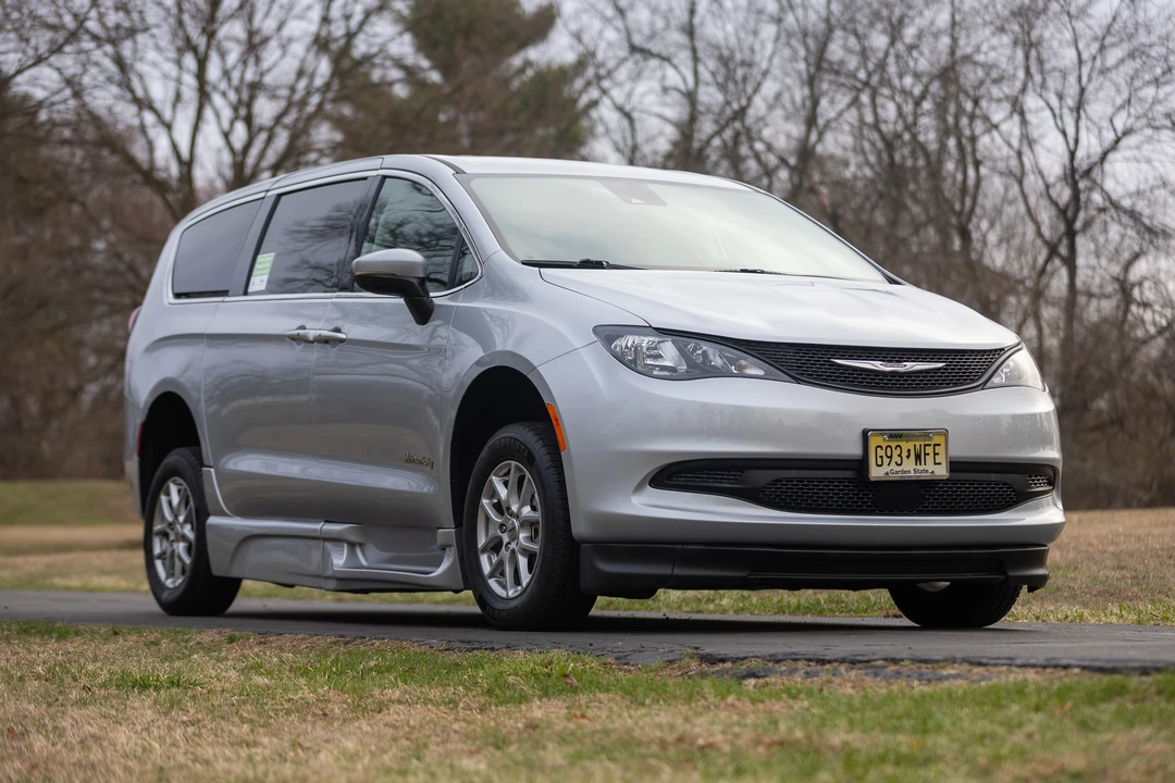 2023 Chrysler - Image 29 of 31