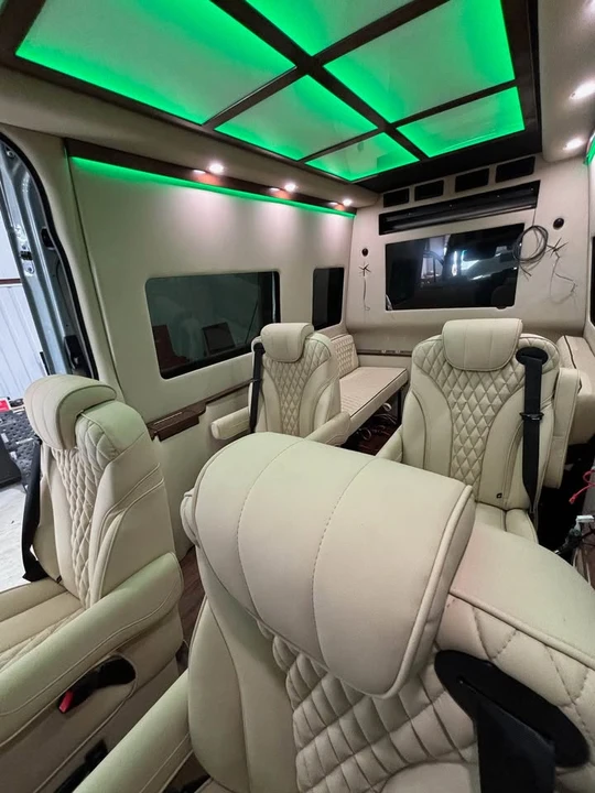 2023 Mercedes-Benz VS30 Sprinter - Image 8 of 19