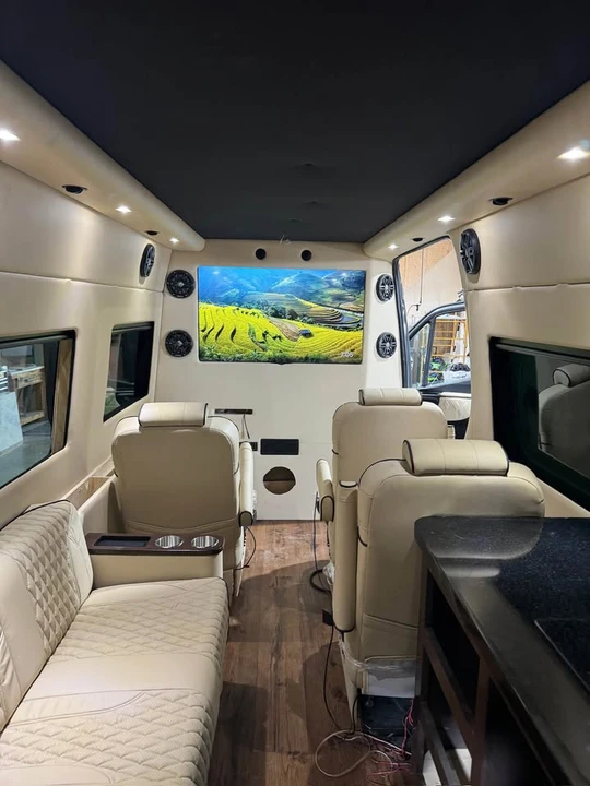 2023 Mercedes-Benz VS30 Sprinter - Image 2 of 19