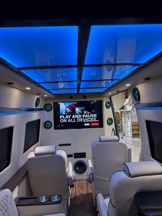2023 Mercedes-Benz VS30 Sprinter - Image 11 of 19