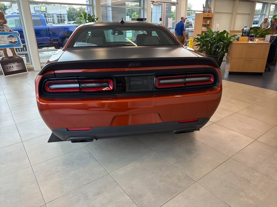 2023 Dodge Challenger SRT Hellcat 3rd Gen - Image 8 of 9