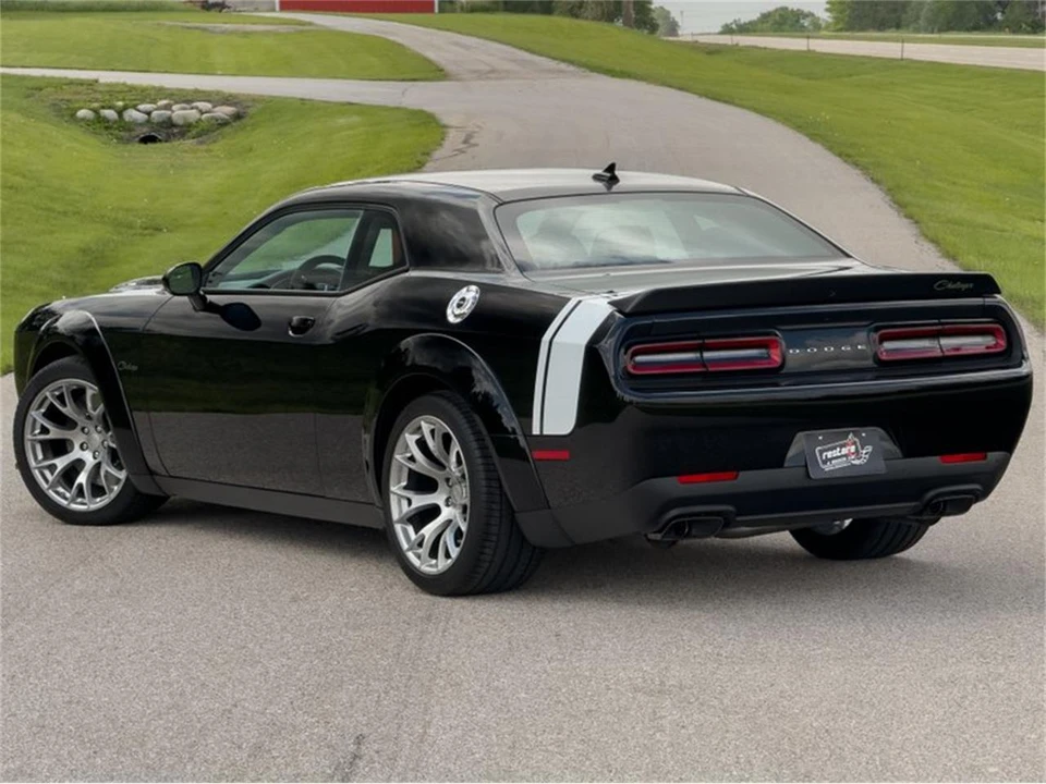 2023 Dodge Challenger 3rd Gen - Image 19 of 31