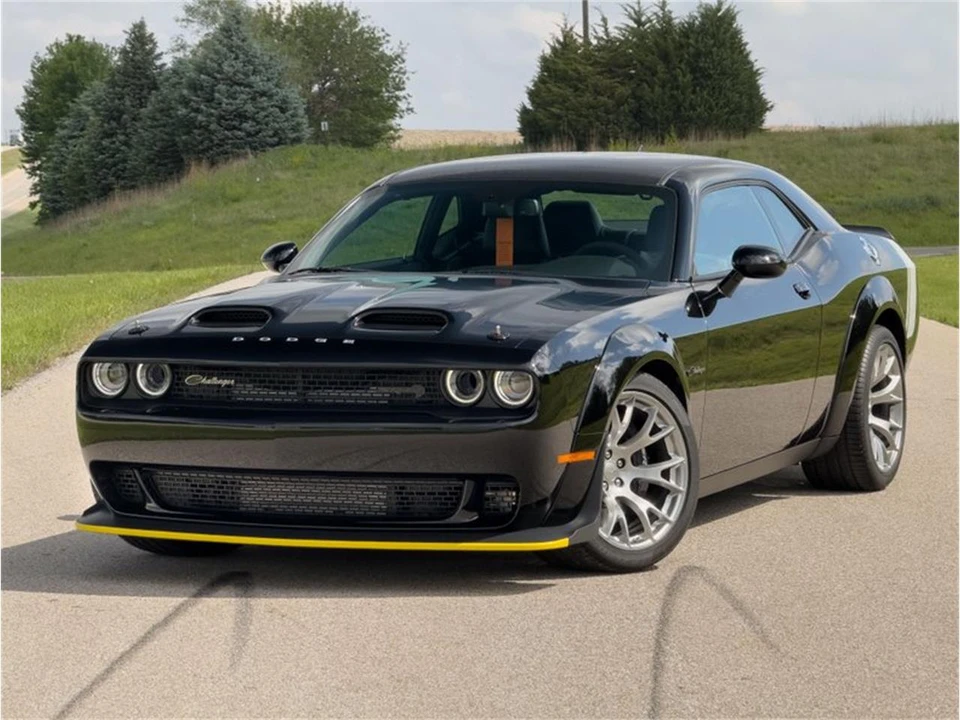 2023 Dodge Challenger 3rd Gen - Image 15 of 31