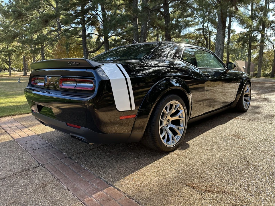 2023 Dodge Challenger SRT Hellcat 3rd Gen - Image 10 of 31