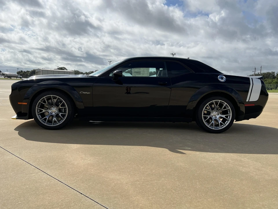 2023 Dodge Challenger SRT Hellcat 3rd Gen - Image 16 of 31