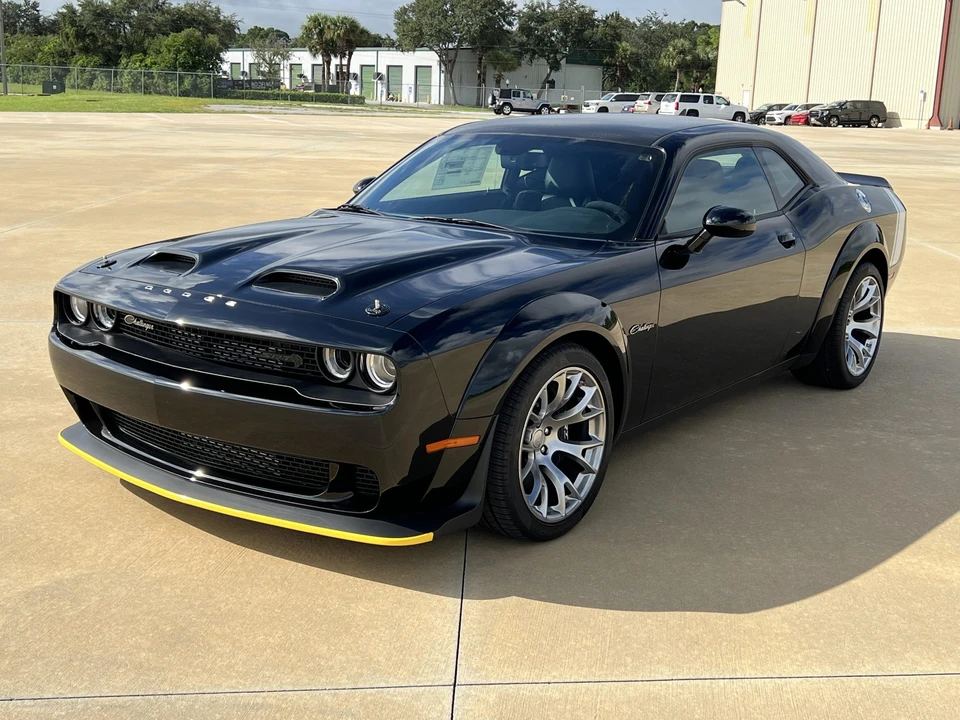 2023 Dodge Challenger SRT Hellcat 3rd Gen - Image 4 of 31