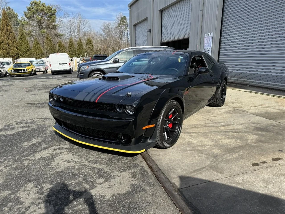 2023 Dodge Challenger SRT Hellcat 3rd Gen - Image 9 of 15