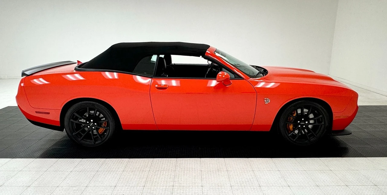 2023 Dodge Challenger SRT Hellcat 3rd Gen - Image 9 of 31