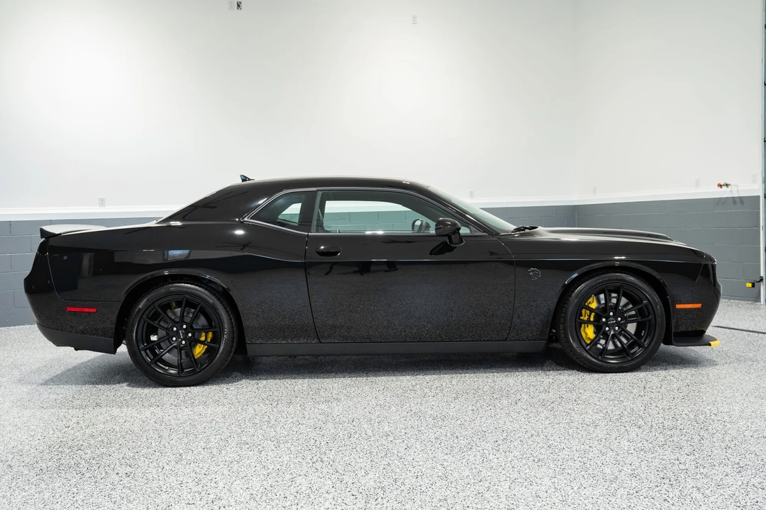 2023 Dodge Challenger SRT Hellcat 3rd Gen - Image 9 of 31