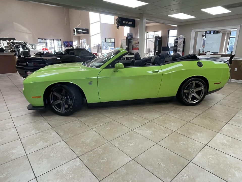 2023 Dodge Challenger SRT Hellcat 3rd Gen - Image 4 of 31