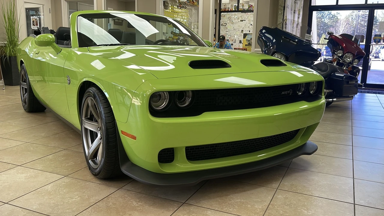 2023 Dodge Challenger SRT Hellcat 3rd Gen - Image 13 of 31